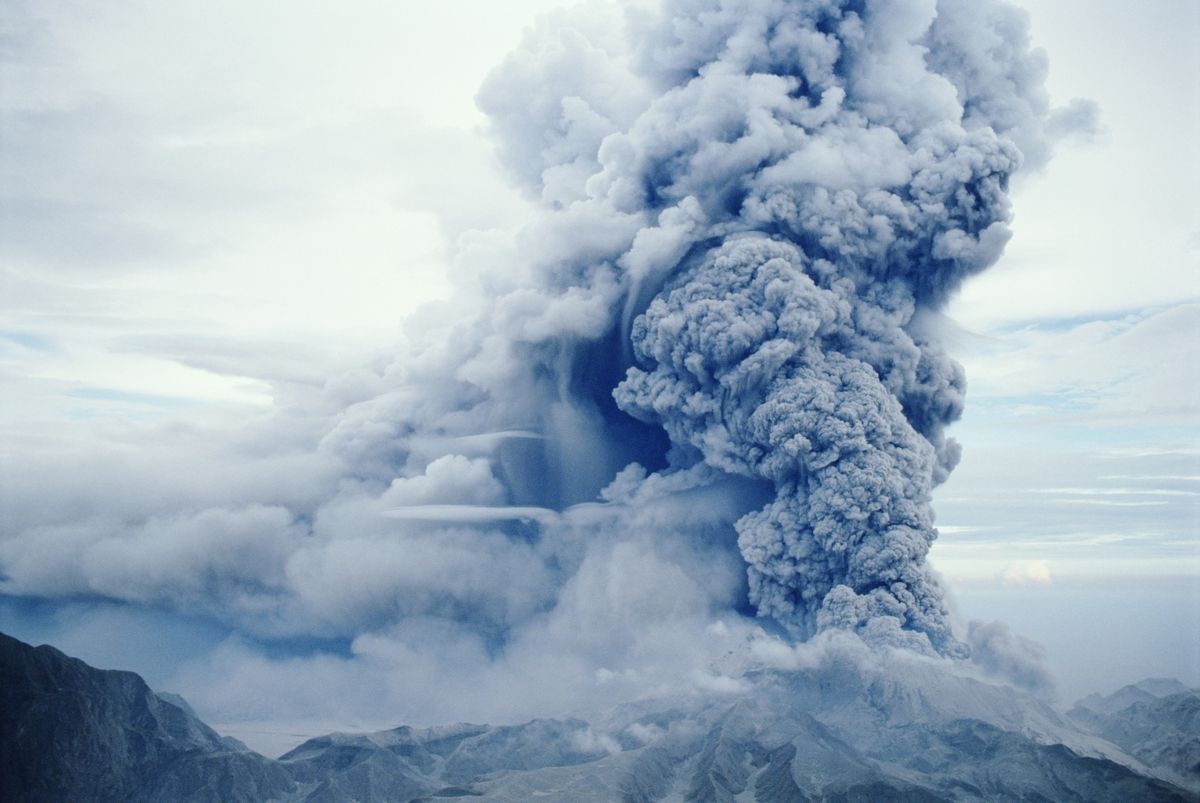Philippines, Volcano Pinatubo erupting