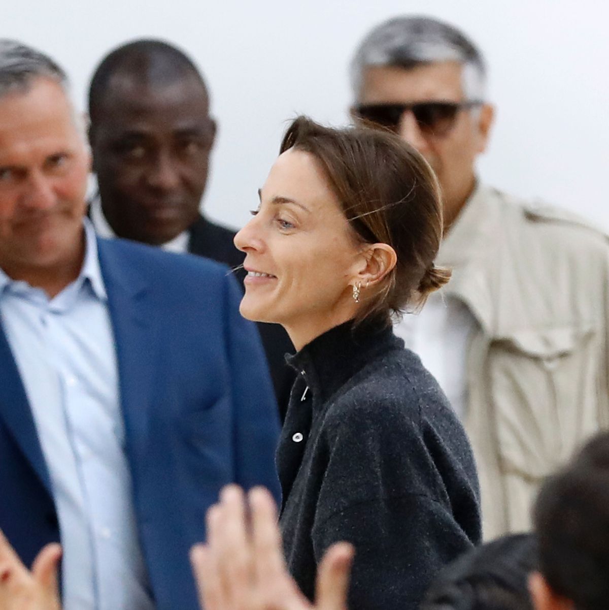 Phoebe Philo and her husband are seen backstage during the Chloe show   おしゃれな女性, ファッション, ファッションアイデア
