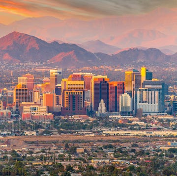 phoenix, arizona skyline at dusk