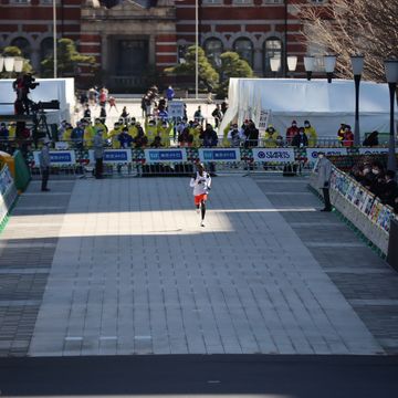eliud kipchoge wint de tokio marathon 2022
