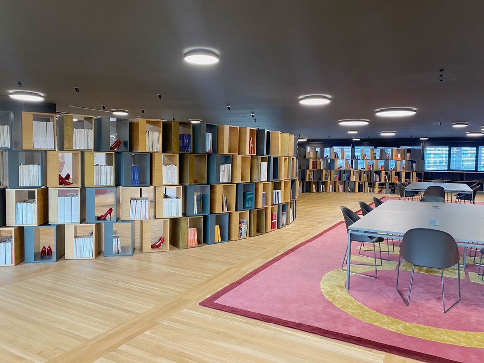 a library with a table and chairs