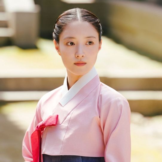 韓國古裝劇女星：《衣袖紅鑲邊》 李世榮