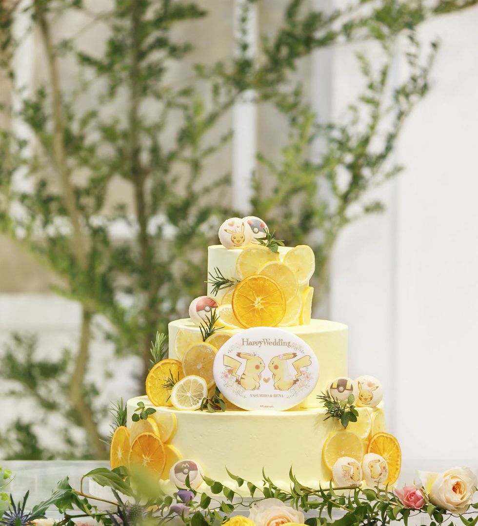 Photograph, Yellow, Wedding ceremony supply, Floristry, Wedding cake, Floral design, Flower Arranging, Cake, Flower, Icing, 