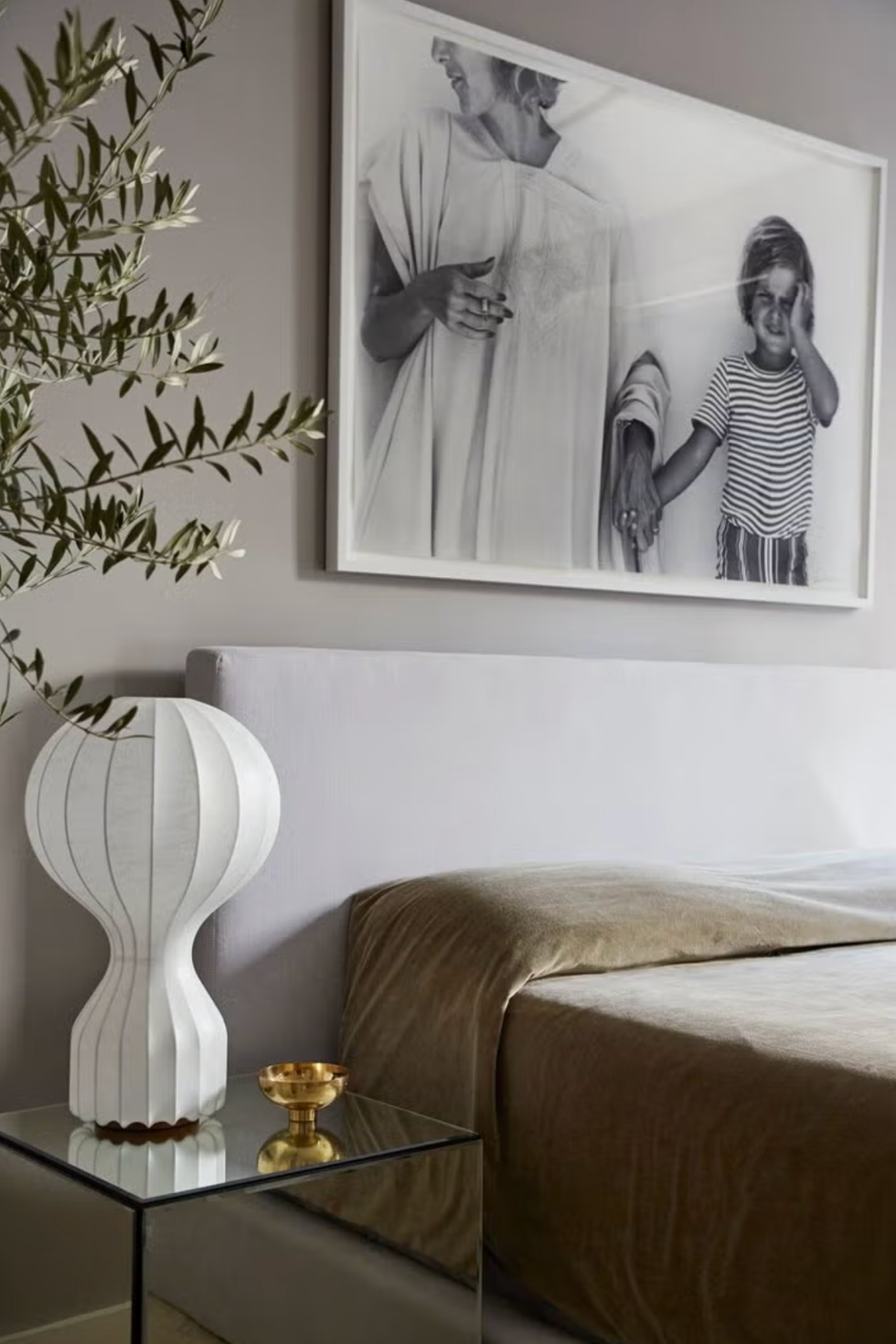 minimalist bedroom