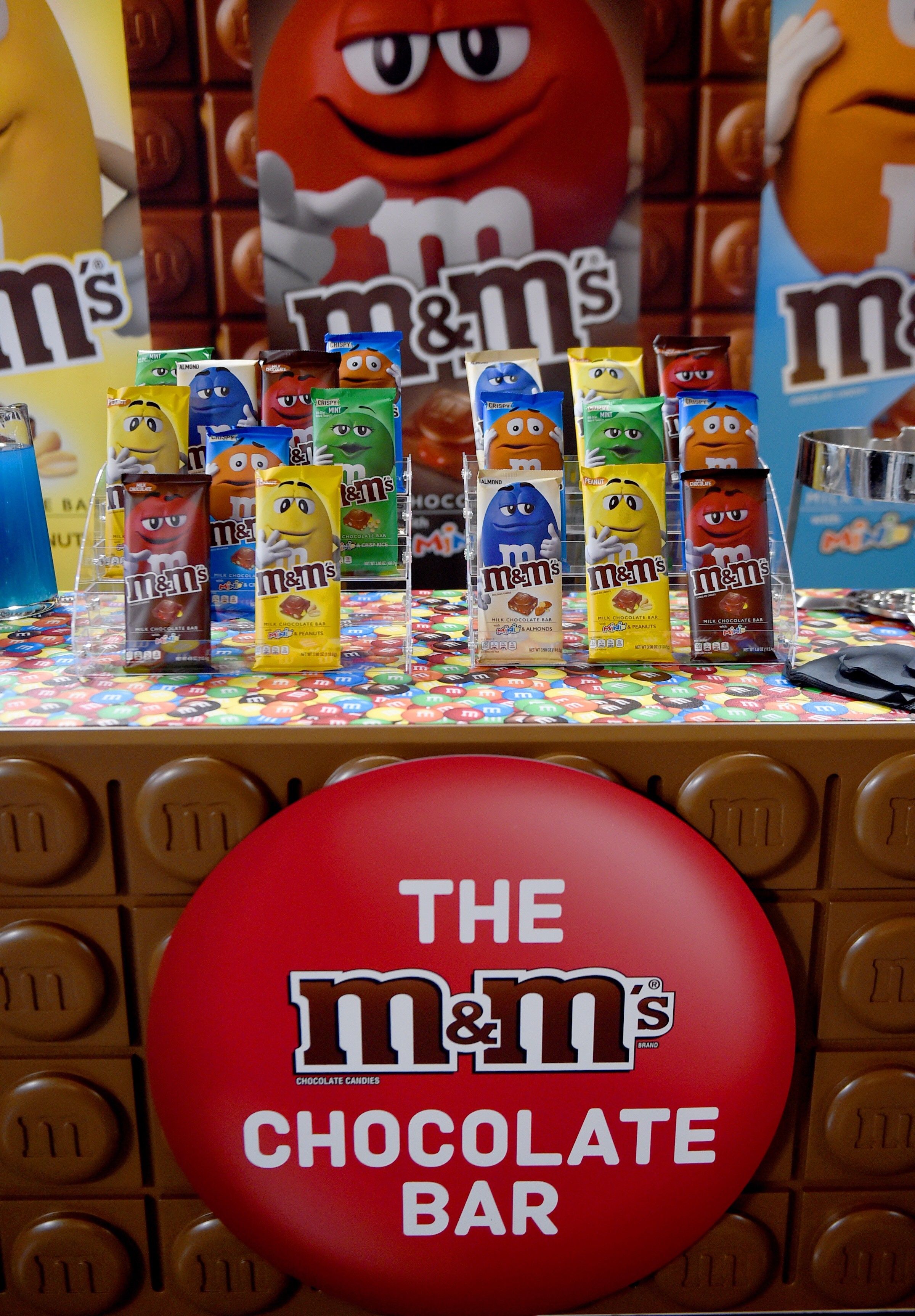 M&M's New Chocolate Bars Are A Candy Lover's DREAM - New M&Ms