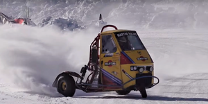 Piaggio Ape Car Proto drift sobre nieve