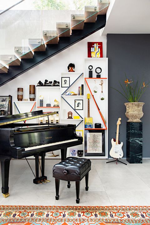 piano in modernn room