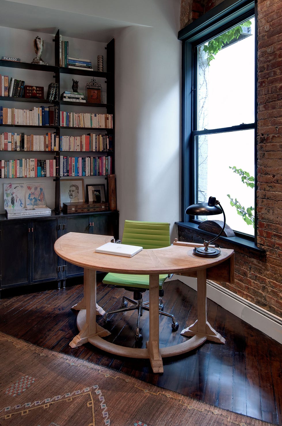 curved desks