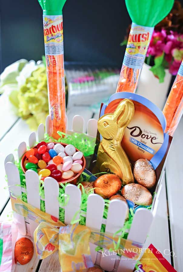 Wrapables Easter Gift Baskets with Handle, Treat Boxes for Eggs, Cookies  and Candy, Set of 8, Bunny & Plaid | Oriental Trading