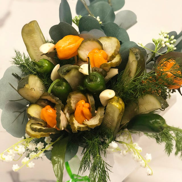 Floristry, Flower, Flower Arranging, Plant, Floral design, Bouquet, Vegetable, Cut flowers, Grass, Food, 