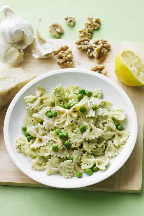 picnic ideas pasta with walnut pesto and peas