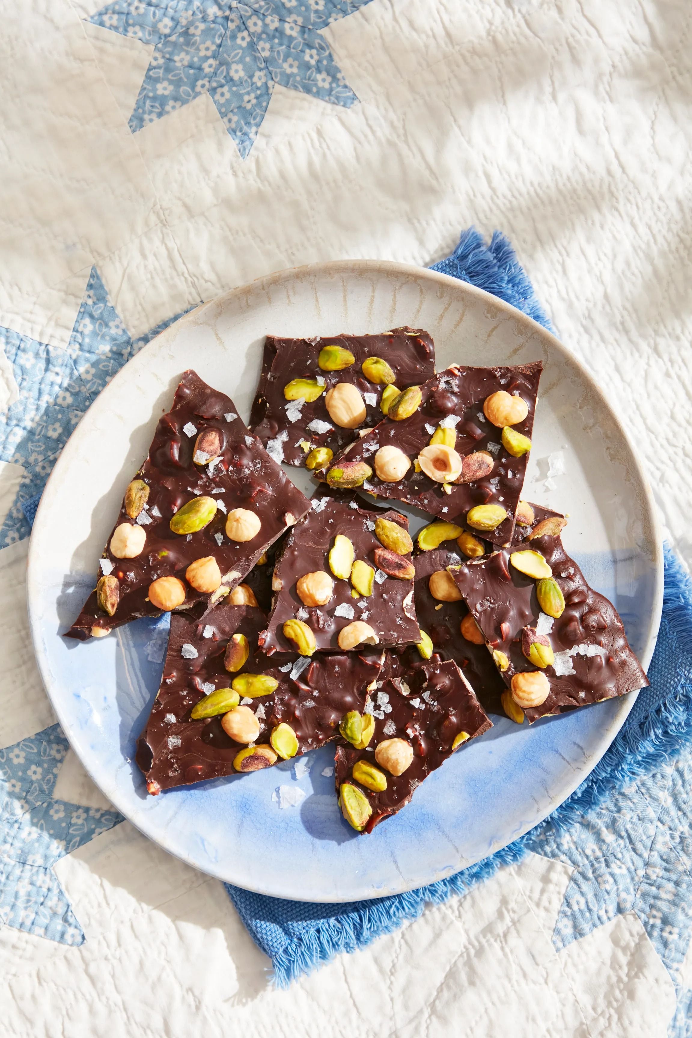 https://hips.hearstapps.com/hmg-prod/images/picnic-food-roasted-hazelnut-bark-1652811590.jpg