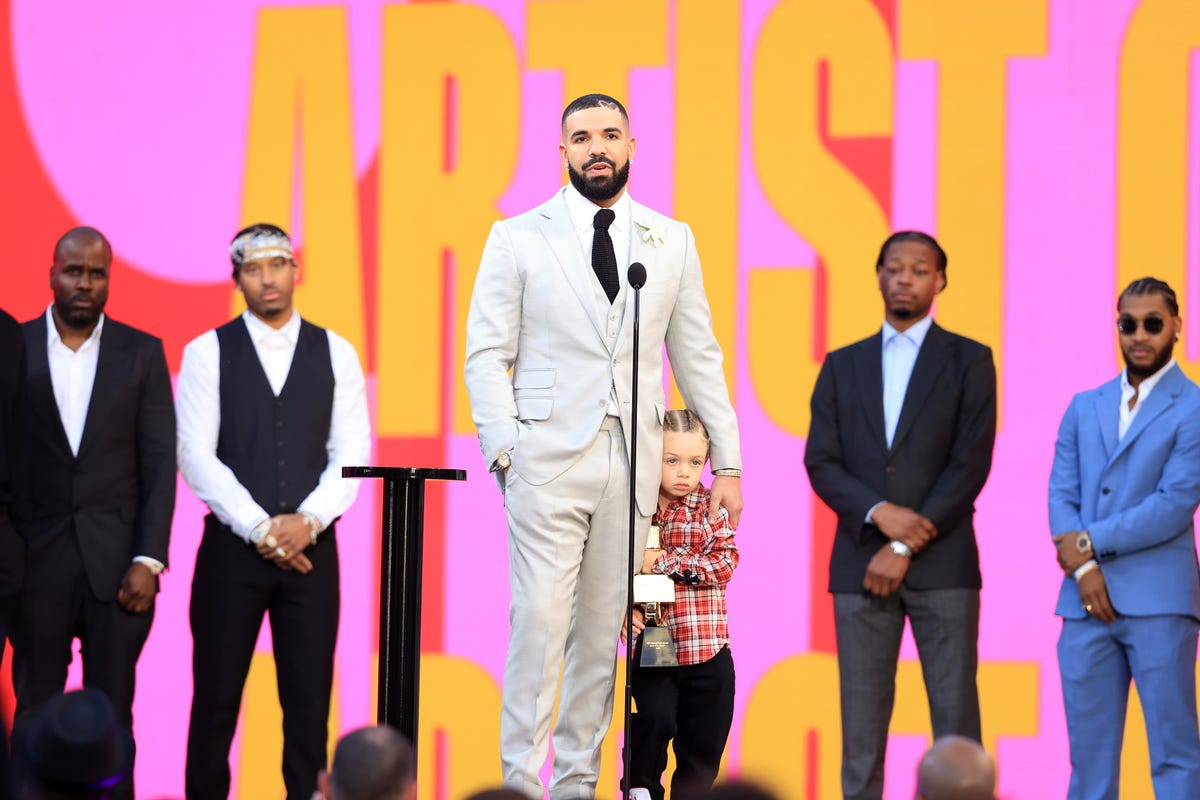 Drake's son Adonis, 5, adorably impersonates him after concert – NBC Chicago