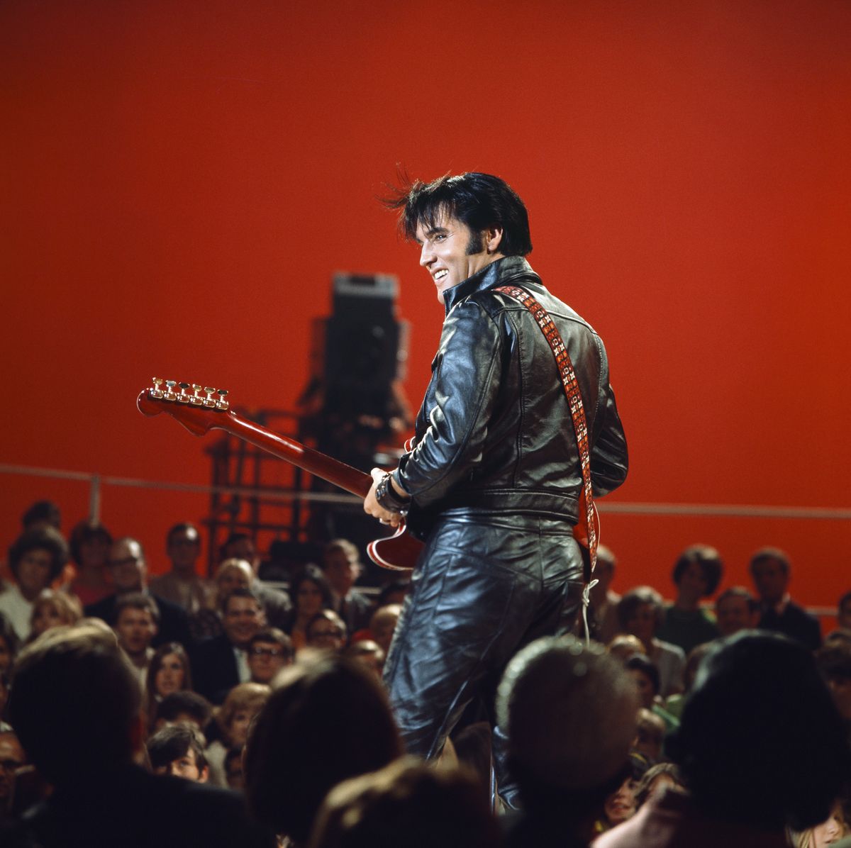 https://hips.hearstapps.com/hmg-prod/images/pictured-elvis-presley-during-his-68-comeback-special-on-news-photo-1654618645.jpg?crop=0.989xw:1.00xh;0.00653xw,0&resize=1200:*