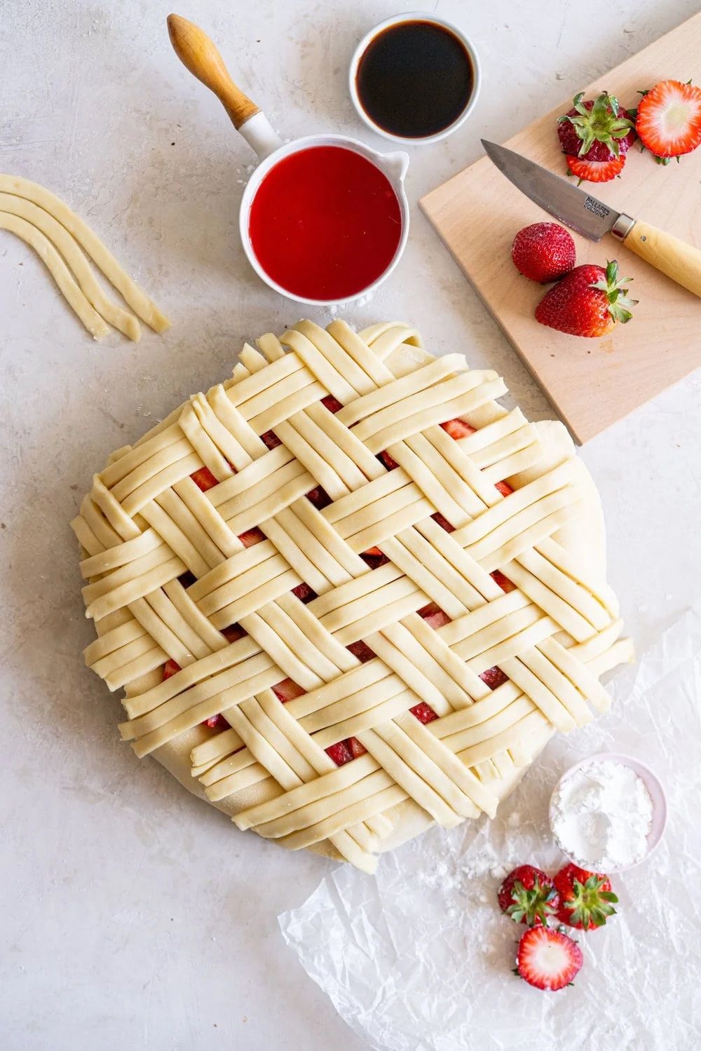15 Beautiful Pie Crust Designs And How To Make Them Pie Crust Designs Strawberry Balsamic Pie 64dfbe3b76648