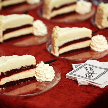 the cheesecake factory & feeding america recap hunger action month campaign