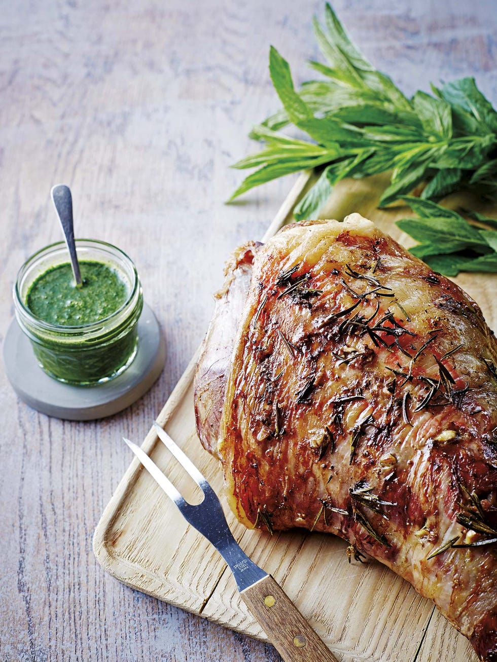 pierna de cordero al horno con salsa de menta