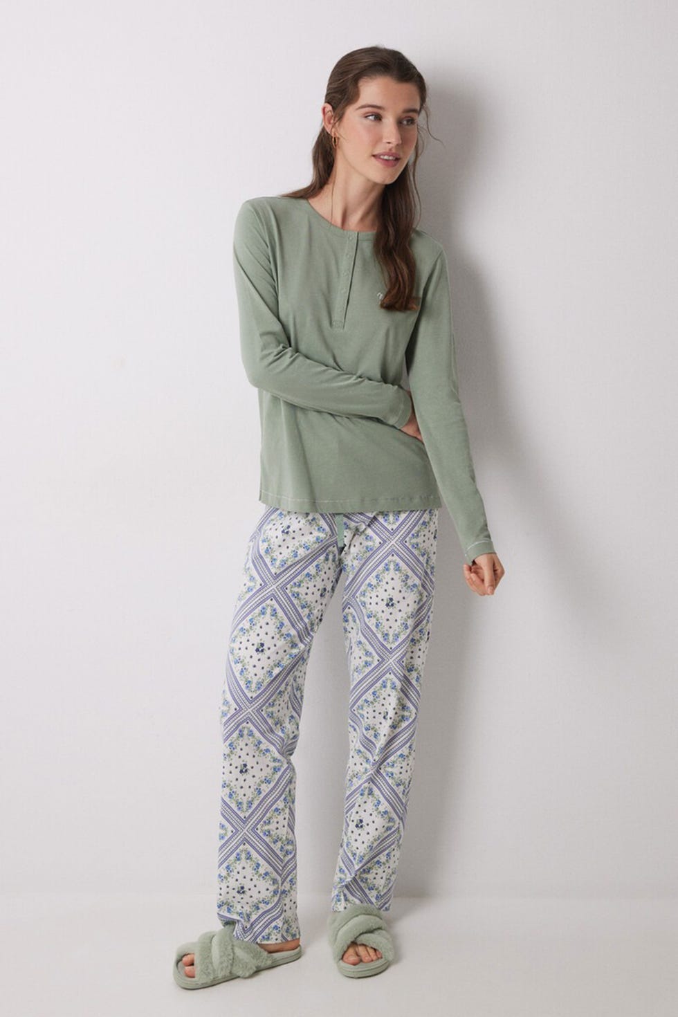 pijama con camiseta verde de womensecret