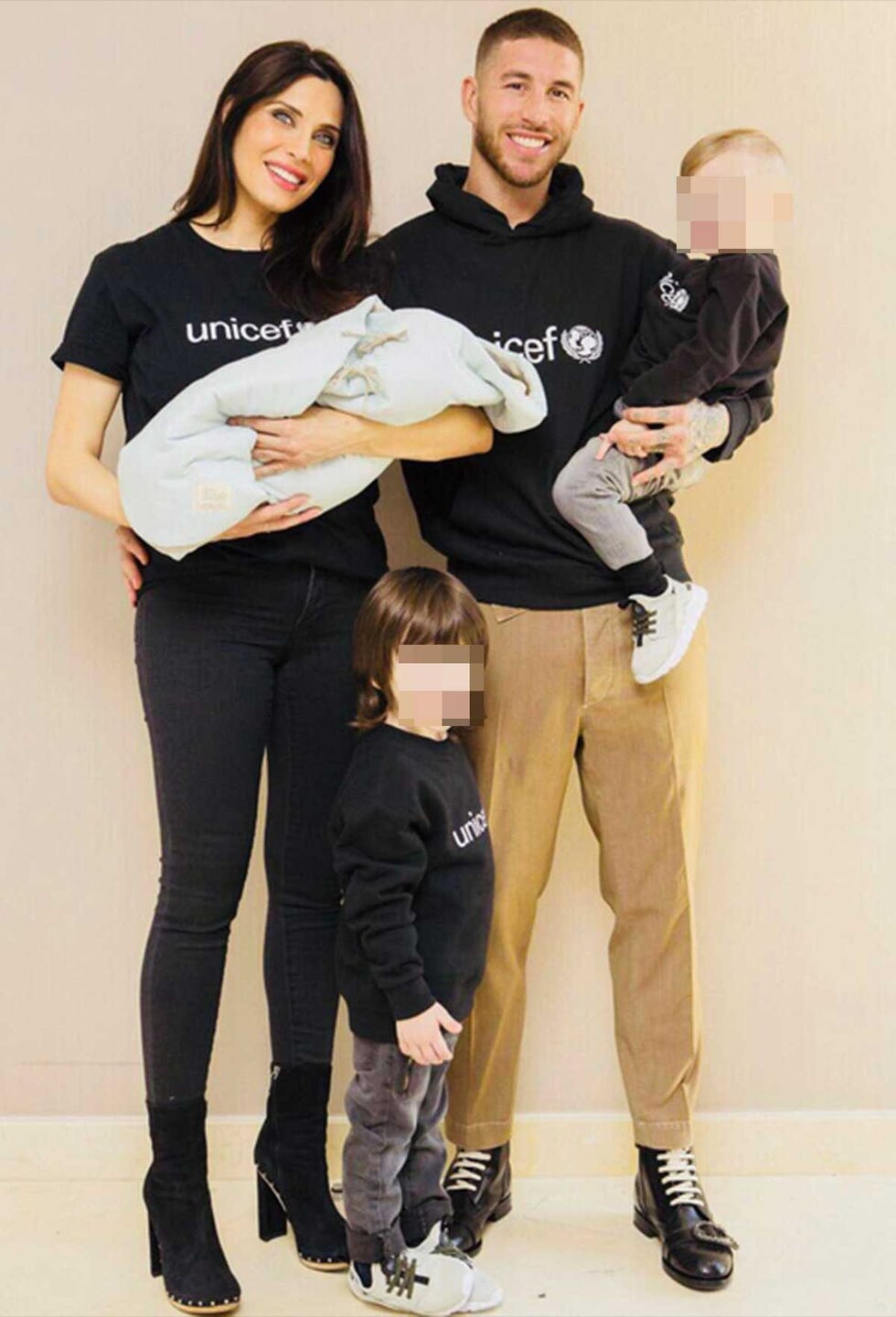 Pilar Rubio y Sergio Ramos con sus tres hijos