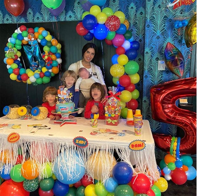 pilar rubio con sus cuatro hijos celebrando el cumpleaños de marco
