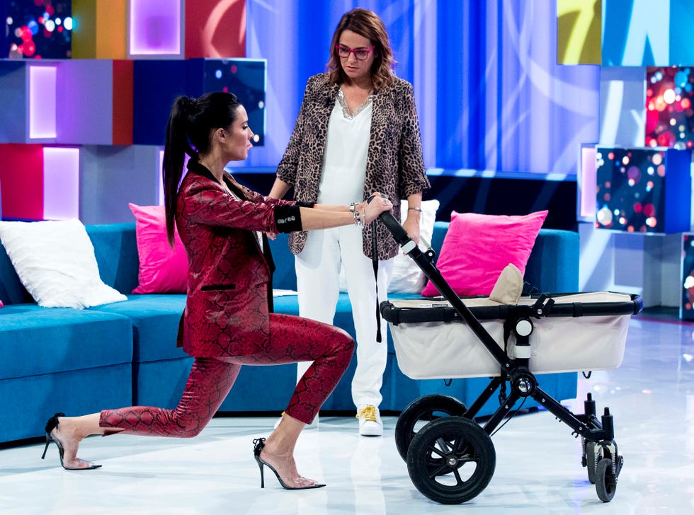 Pilar Rubio le enseña cómo hacer ejercicio a Toñi Moreno con su futura hija
