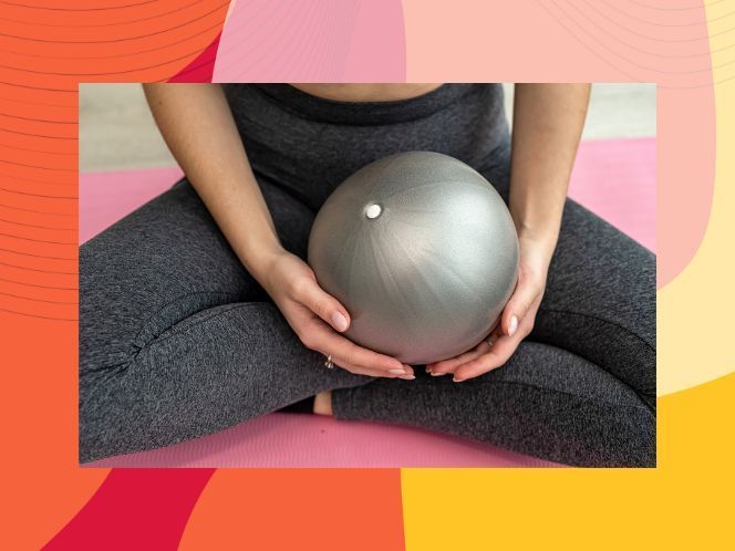 Small Exercise Ball for Between Knees, 6 inch Pilates Ball with Pump, Mini  Yoga Core Ball Physical Therapy