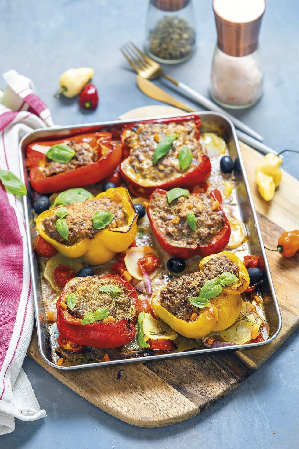 pimientos rellenos de carne y calabacín