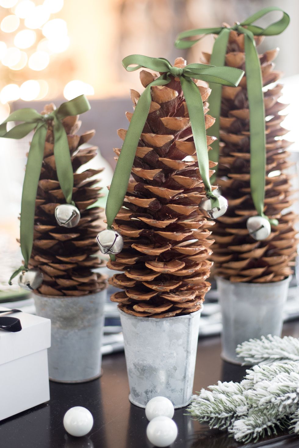 Cinnamon Scented Pine Cones - 8 Pieces 3 to 5 Medium - Large Pine Cones  for Crafts - Pine Cones Bulk - Pinecone Ornaments - Pine Cones Decorations
