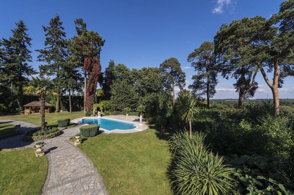 Pinewood House mansion for sale in Oxshott, Surrey