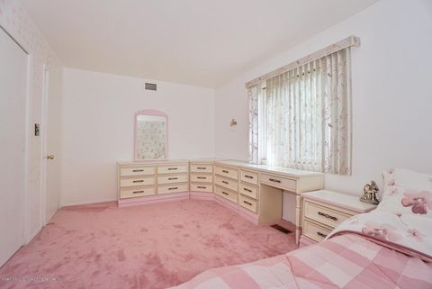 pink 1970 bedroom