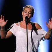 pink forgets lyrics to her own song