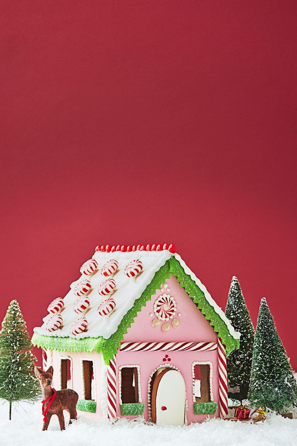 55 Best Gingerbread Houses - Pictures of Gingerbread House Design Ideas