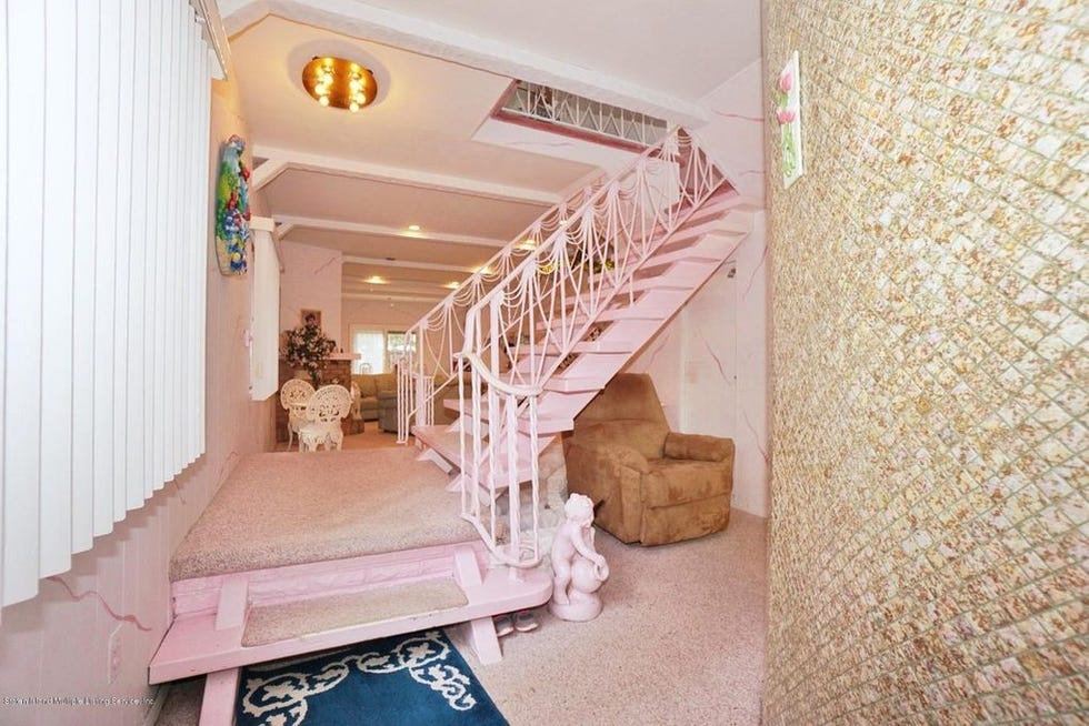 1970 Staten Island Home for Sale and Almost Every Room Is Pink