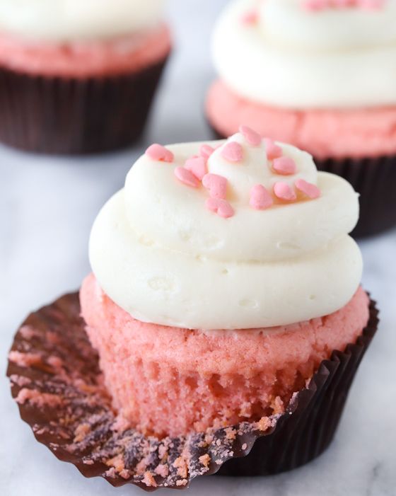 pink velvet cupcakes valentines day cupcakes