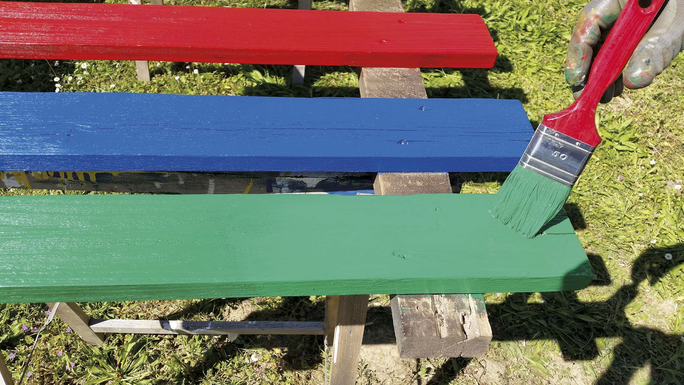 Cómo pintar muebles de madera de jardín