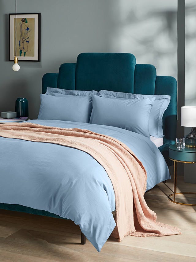 https://hips.hearstapps.com/hmg-prod/images/pinterest-spring-bedroom-trends-blue-1646051868.jpeg?crop=1.00xw:0.939xh;0,0.0255xh&resize=980:*