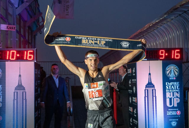 Piotr Lobodzinski gana la subida al Empire State Building