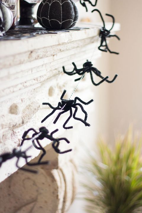 pipe cleaner spider garland indoor halloween decorations