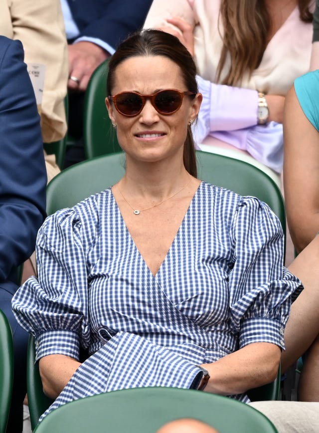 Pippa Middleton Enseña Su Tonificado Cuerpo En Bikini