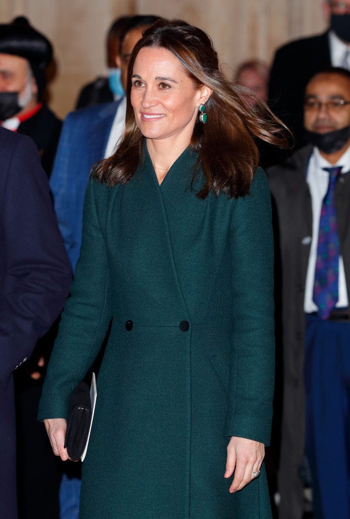 Princess Kate, Pippa Middleton Wear Matching Coats at Holiday Show