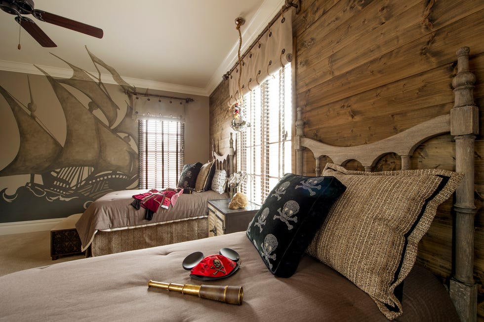 Bedroom, Room, Furniture, Interior design, Property, Bed, Bed sheet, Bed frame, House, Wall, 