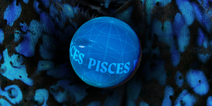 a blue globe surrounded with the words pisces