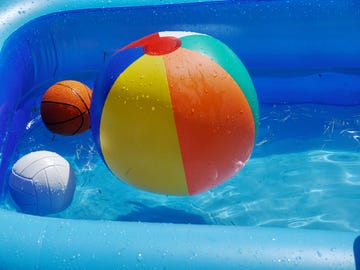 piscina hinchable con pelotas
