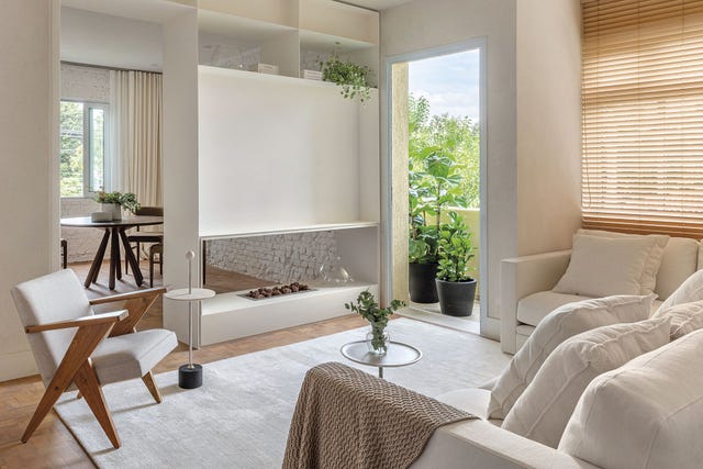 un piso con espacios comunicados salon comedor con chimenea