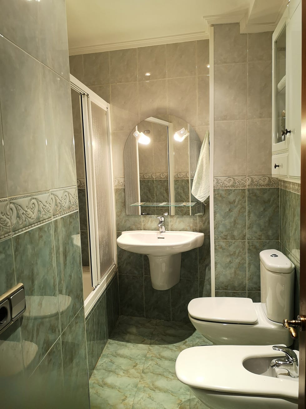 baño antes del proyecto de decoración