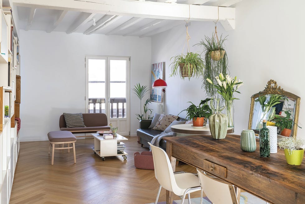 piso en bilbao comedor con mesa de madera rústica