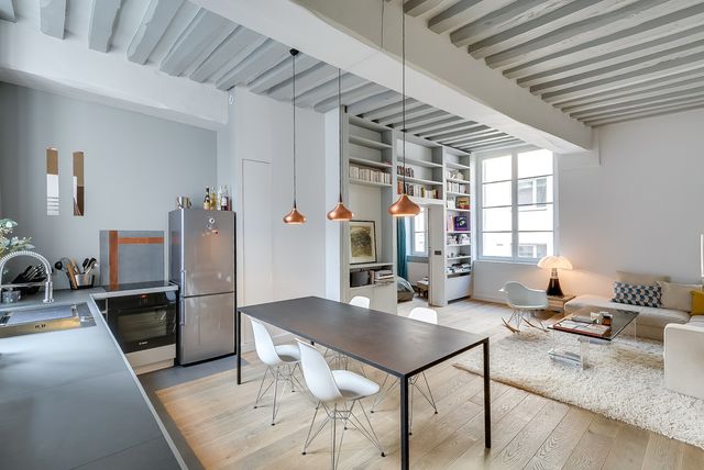 un appartement blanc et gris de 54 m2 pensé pour exploiter au maximum l'espace