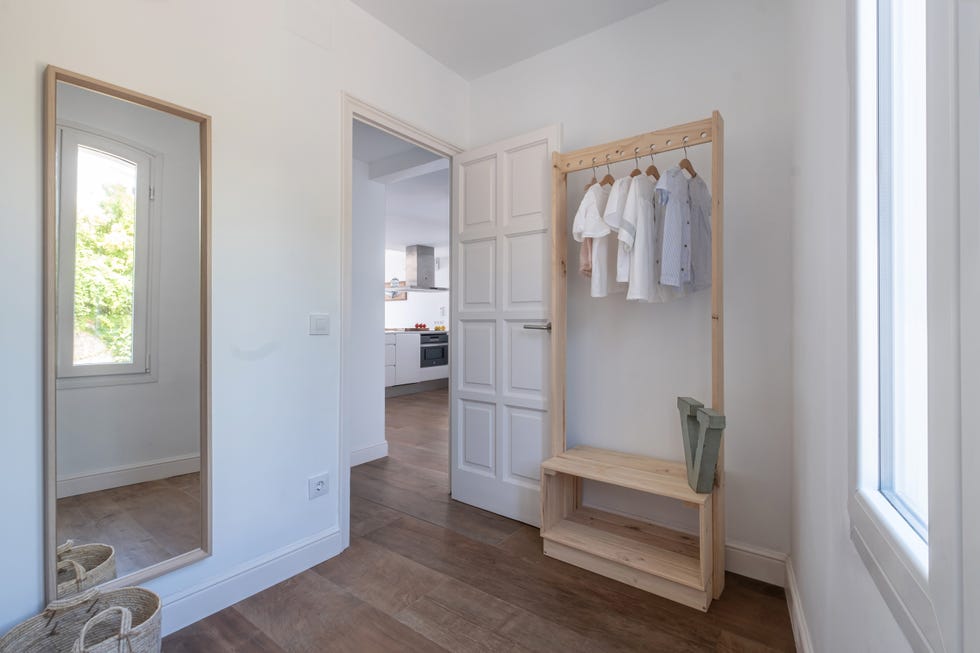 habitación infantil de diseño nórdico con vestidor
