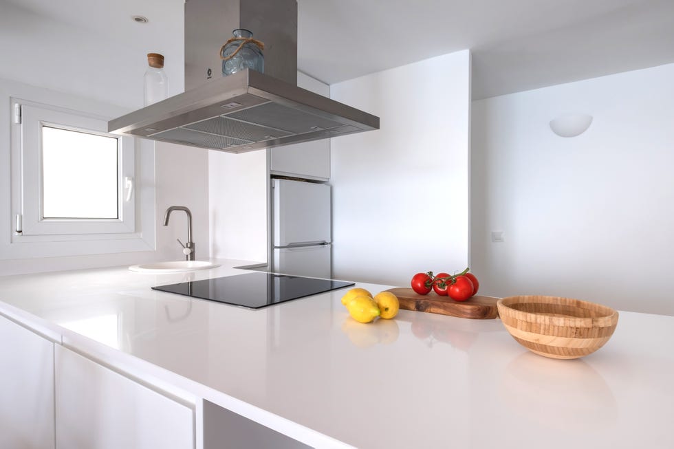 cocina blanca con península