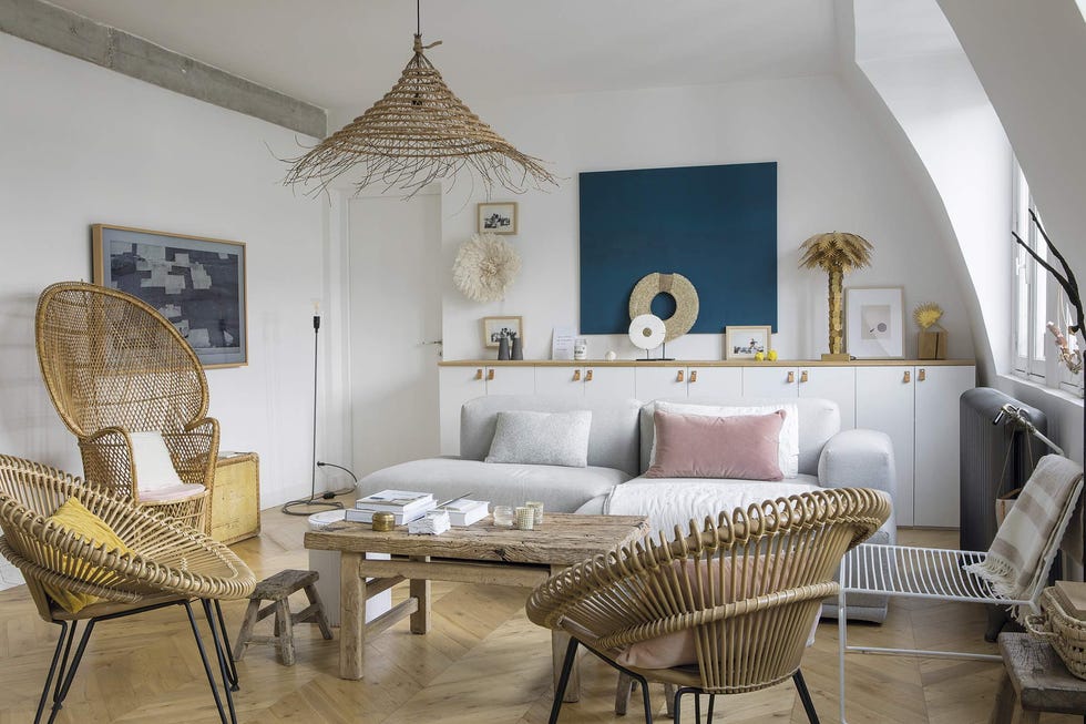 piso céntrico familiar salón en blanco y madera